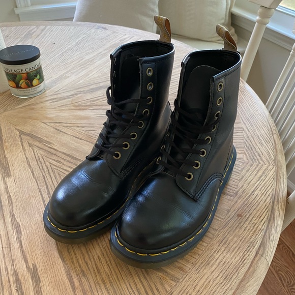 Dr Martens Lace Up 8 Eye Boot - Picture 2 of 6